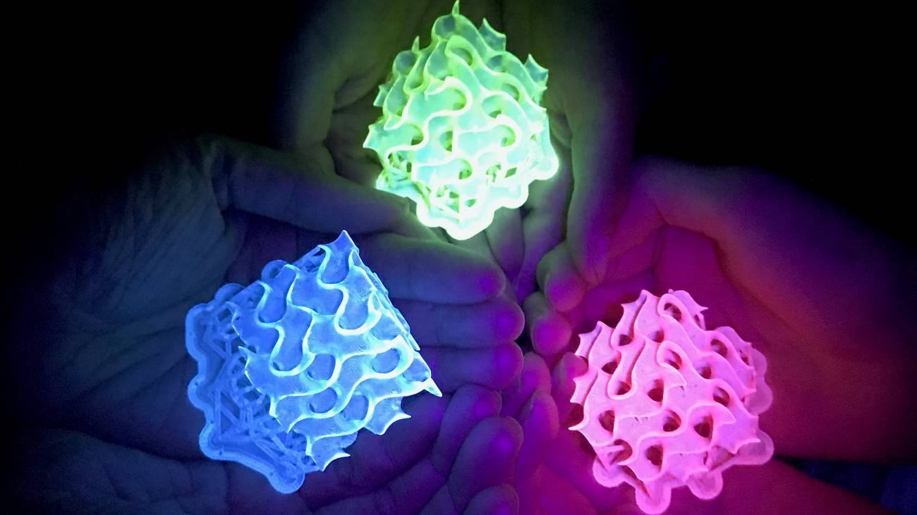 Opinión Materiales Brillante: Análisis SEO de Superficies Reflectantes